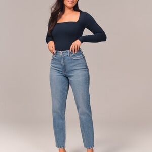 Abercrombie and Fitch Curve Love High Rise Mom Jean Size 32